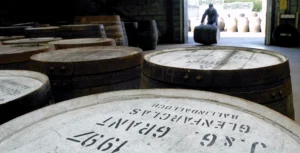 Glenfarclas tunnor på destilleri
