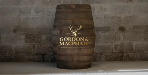 Whiskytunna med Gordan & MacPhail logo