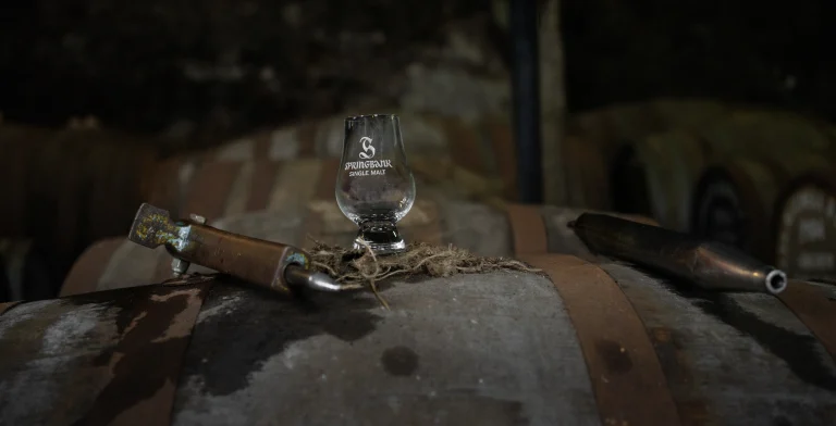Springbank tunna med whiskyglas på